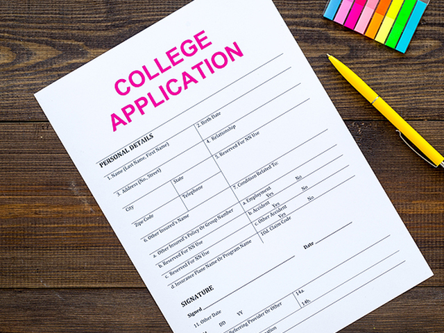 Is Applying for College Early the Right Choice? Get the Facts