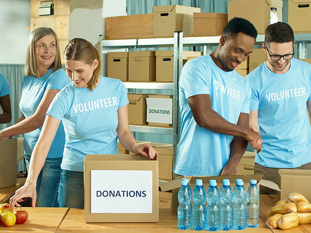 The Benefits of Volunteering: Helping Others Helps You