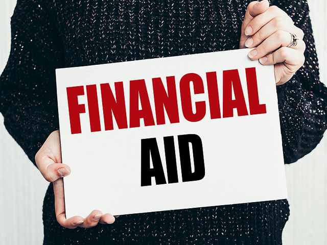 The Ways Scholarships Affect Financial Aid