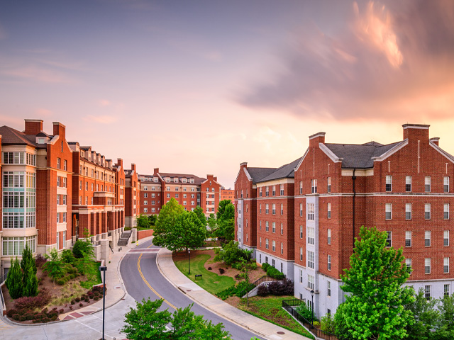 How To Choose Between On-Campus Or Off-Campus Student Housing