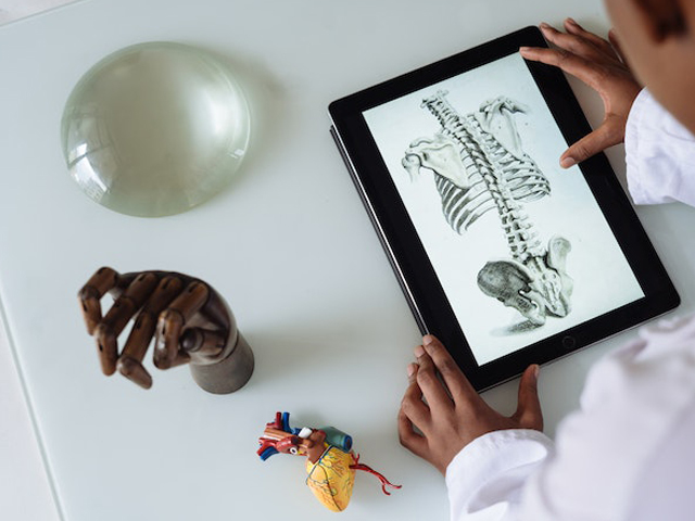 Five Benefits of Online Medical Training