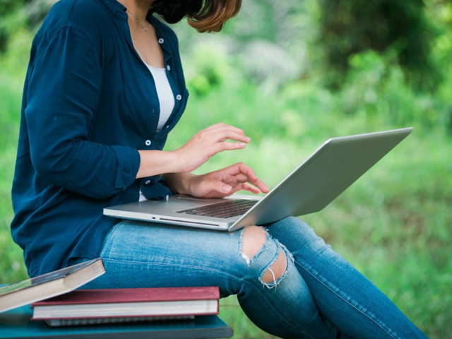 AI Writing vs Human Writing: Which is Better for Academia?