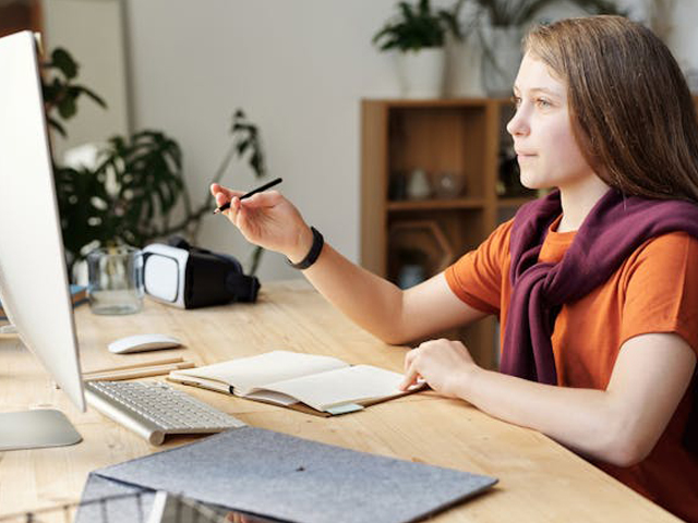 Struggling with English Scholarship Applications? This SMART AI Tool Has Your Back in 2026