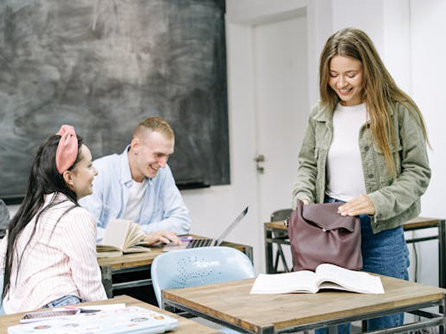 Canva vs Gamma vs Twistly: Which AI Presentation Tool Students Choosing